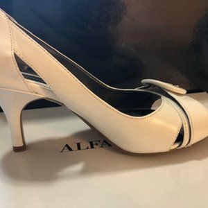 Alfani shoes - size 5 - white -new with box